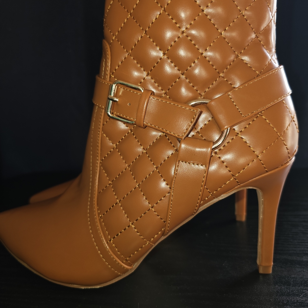 New York & Co Women's Magdelana Tan Quilted Boots Sz 8 NWOB